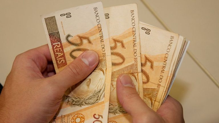 Auxílio Brasil paga última parcela de agosto nesta segunda