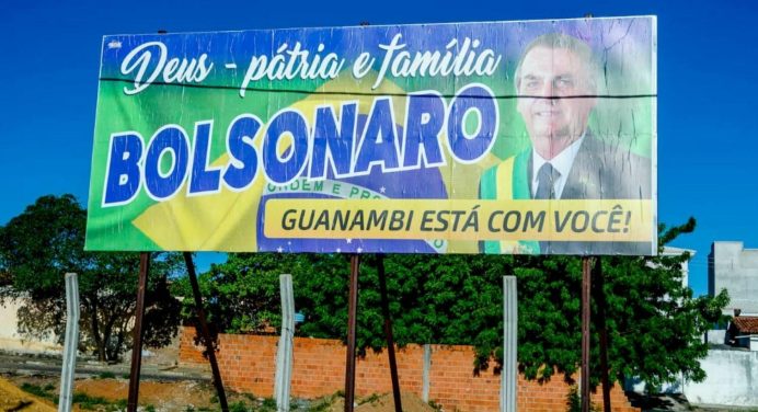 Justiça Eleitoral determina que apoiadores de Jair Bolsonaro removam outdoors em Guanambi