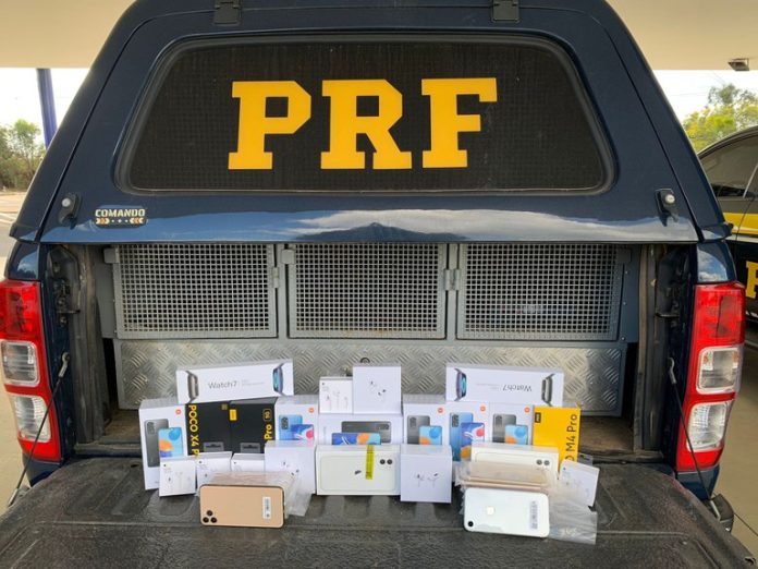 PRF apreende celulares e eletrônicos avaliados em R$ 80 mil em Vitória da Conquista
