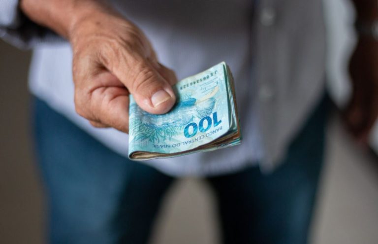 dinheiro auxílio brasil