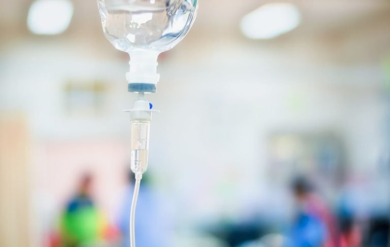 falta de medicamentos soro fisiológico