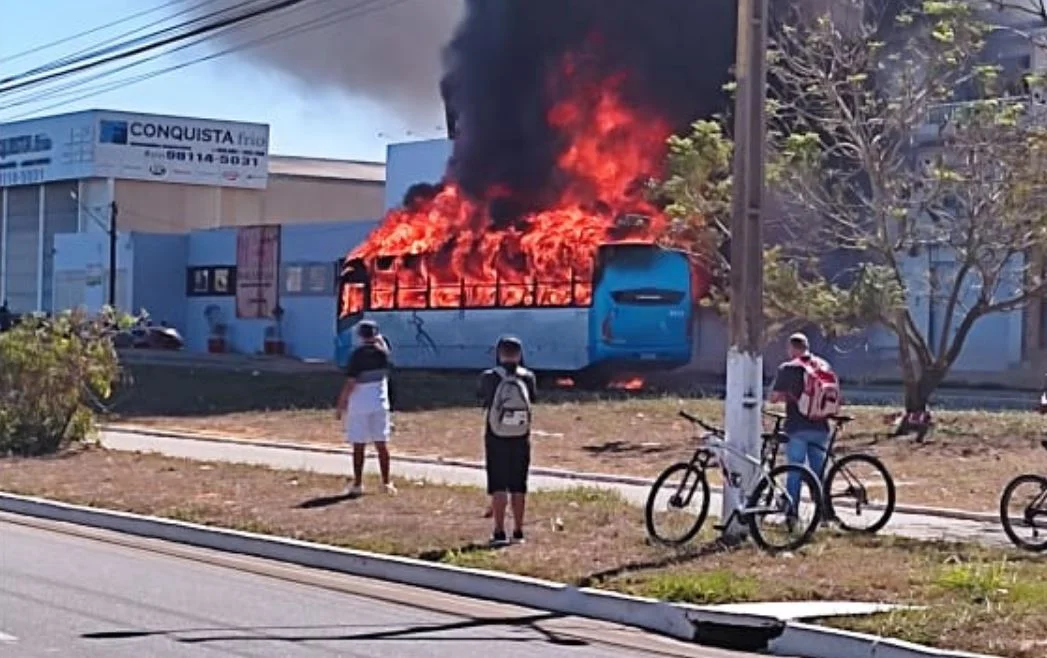 incêndio ônibus Vitória da Conquista