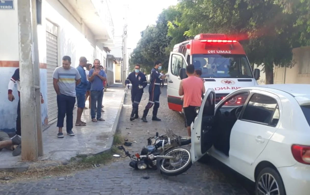 Motociclista ficou em estado grave após acidente em cruzamento neste sábado em Guanambi