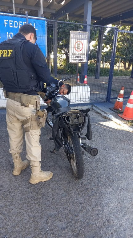 Ausência de capacete ajuda PRF a recuperar moto roubada