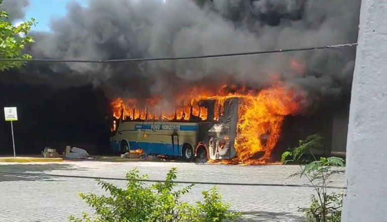 Rodoviária de Itapetinga foi interditada após incêndio em ônibus