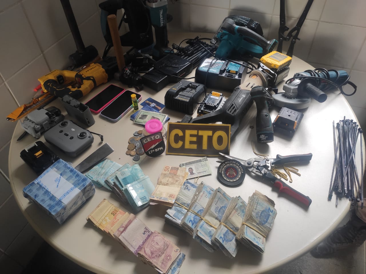 Dinheiro roubado de casa lotérica e correspondente bancário foi recuperado pela PM em Guanambi