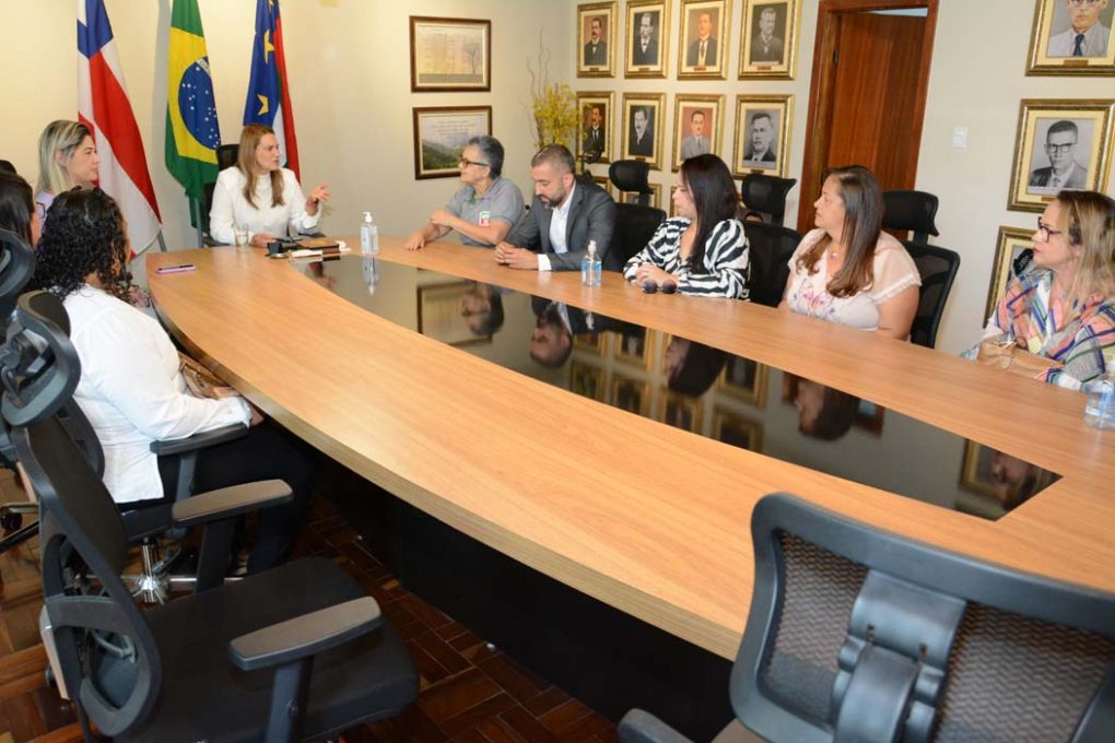 Prefeitura de Vitória da Conquista anuncia equiparação salarial entre auxiliares e técnicos de enfermagem do município