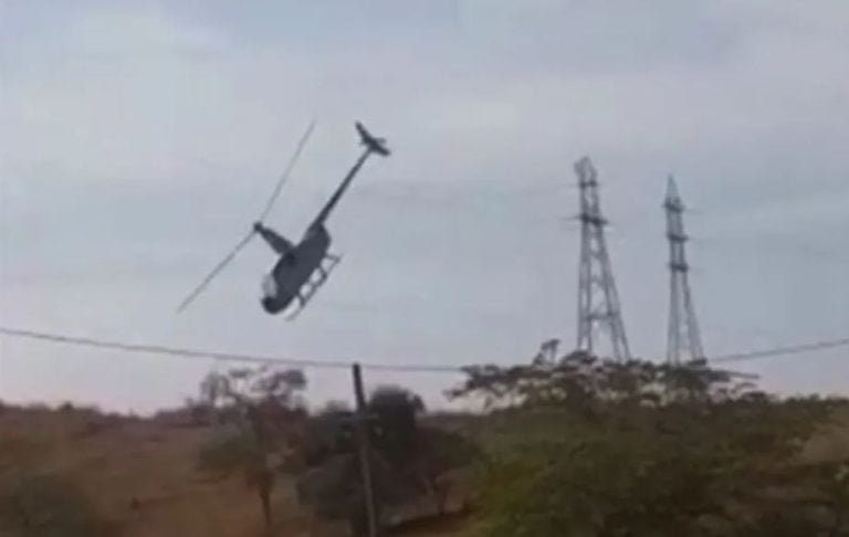 Helicóptero com deputado caiu após choque contra fios de energia em Minas
