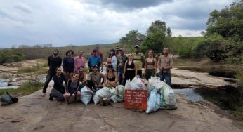 Ambientalistas coletaram mais de 20 sacos de lixo no Mandiroba, na Serra dos Montes Altos