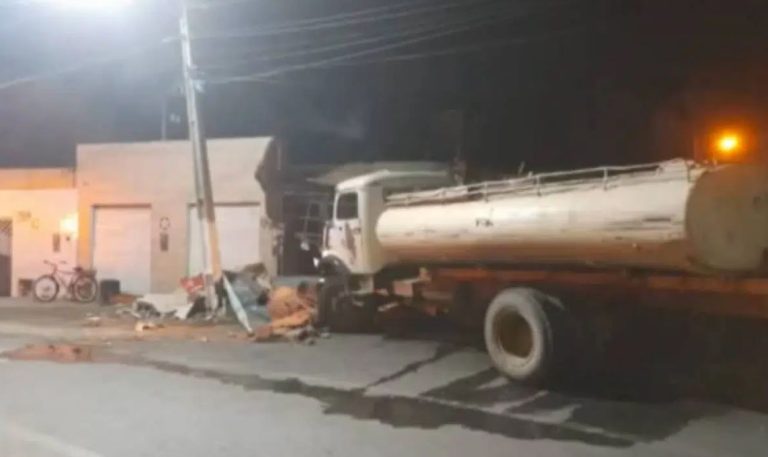 Madrasta de jogador campeão olímpico morreu após caminhão invadir imóvel em Juazeiro