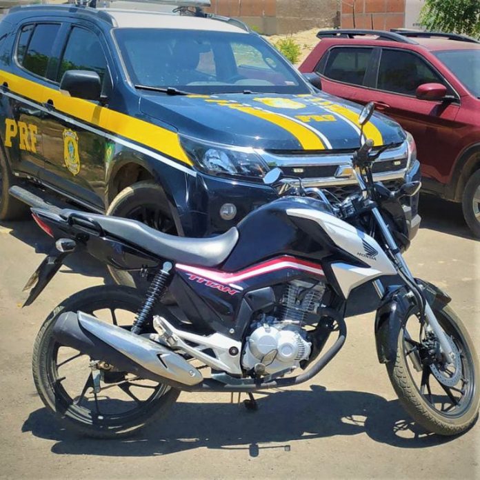 Moto furtada em Brasília foi recuperada pela PRF no Oeste da Bahia