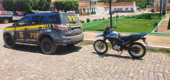Motocicleta roubada foi recuperada pela PRF em Correntina
