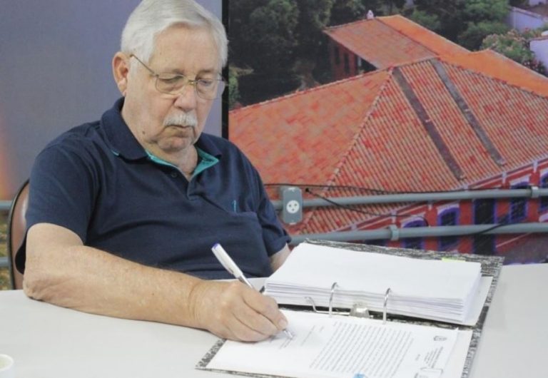 Prefeito de Guanambi exonerou quatro secretários municipais
