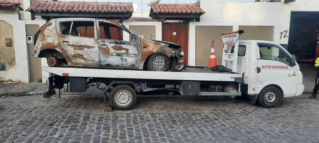 Prefeitura de Vitória da Conquista inicia retirada das ruas de carros abandonados