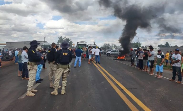 Bloqueio de rodovias