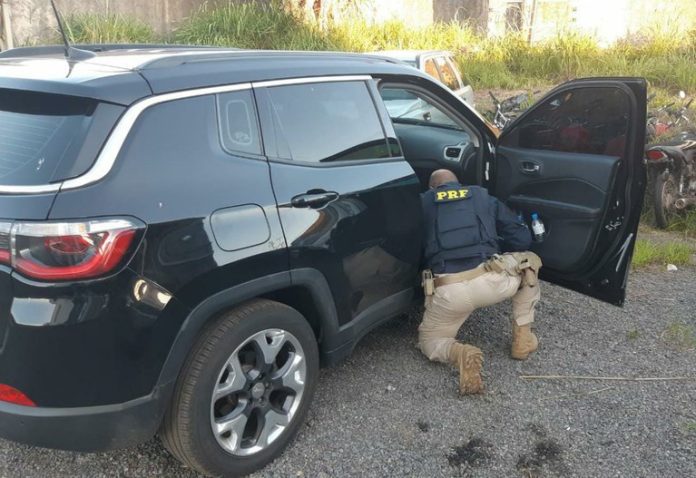Condutor foi preso e Jeep Compass clonado foi apreendido pela PRF em Poções