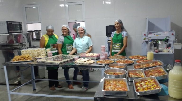 Grupo de Mulheres de Pindaí - mandioca