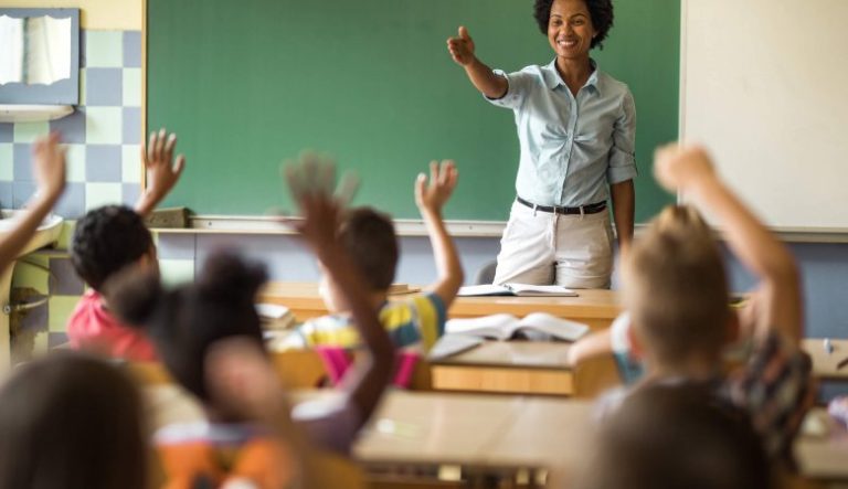 Uesb realiza seleção de professores da educação básica para programa de preceptoria