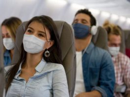 Uso de máscara volta a ser obrigatório em aviões e aeroportos a partir desta sexta