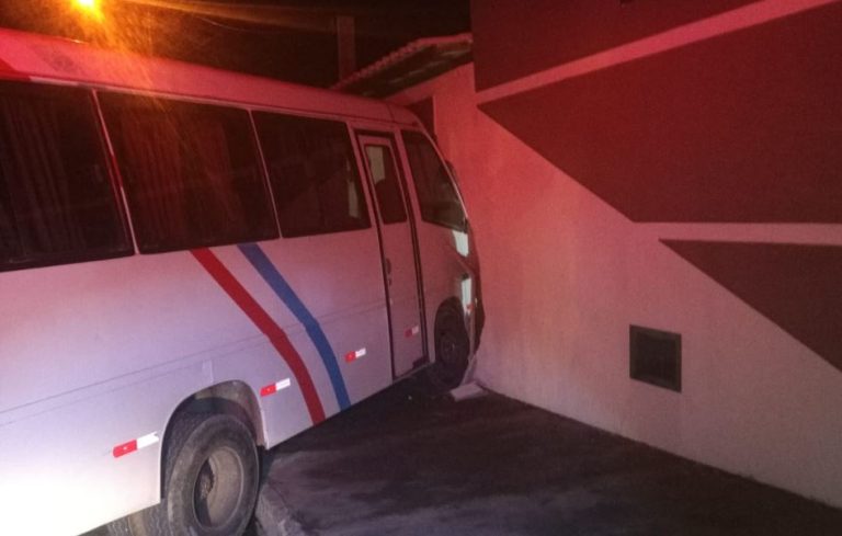 Acidente micro-onibus vitória da conquista