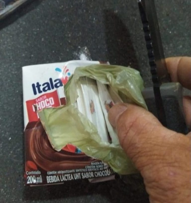 Maconha e cocaína estavam escondidas em embalagens de achocolatado em Vitória da Conquista