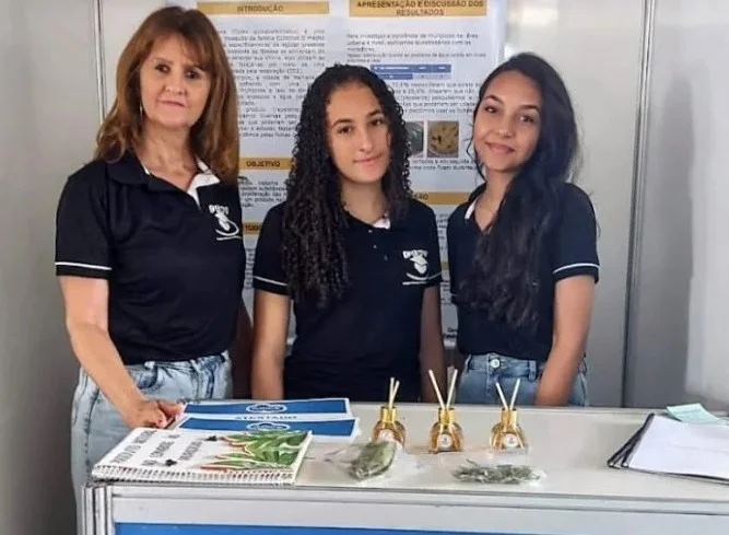 Estudantes de Malhada de Pedras criam aromatizador natural que combate muriçocas