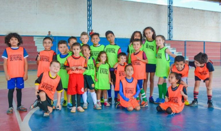Escolinha de Futebol oferece aulas gratuitas para crianças em Vitória da Conquista