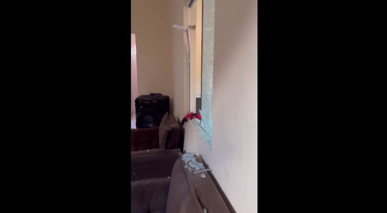 Casa atingida por disparos em Guanambi