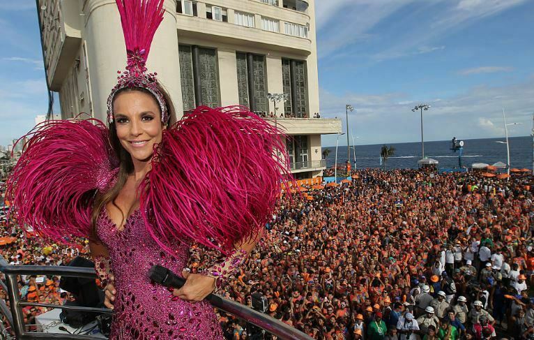Carnaval de Salvador começa com pipocas de Ivete, Saulo e Claudia Leitte