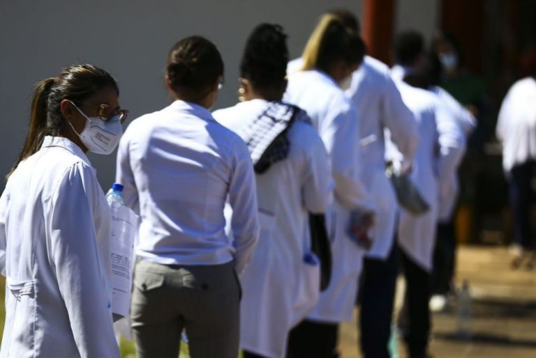 Saúde amplia para 6 mil número de vagas do Mais Médicos
