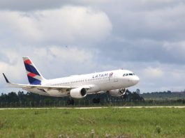 Avião Latam Aeroporto VItória da Conquista