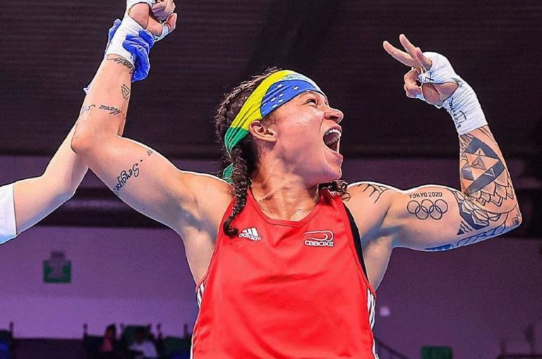 Baiana Bia Ferreira vence semi e vai disputar sua 3ª final no mundial de boxe