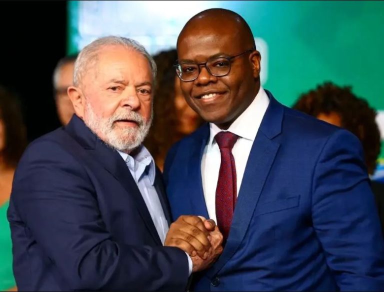 Decreto do Governo Federal institui cotas raciais em 30% dos cargos de confiança