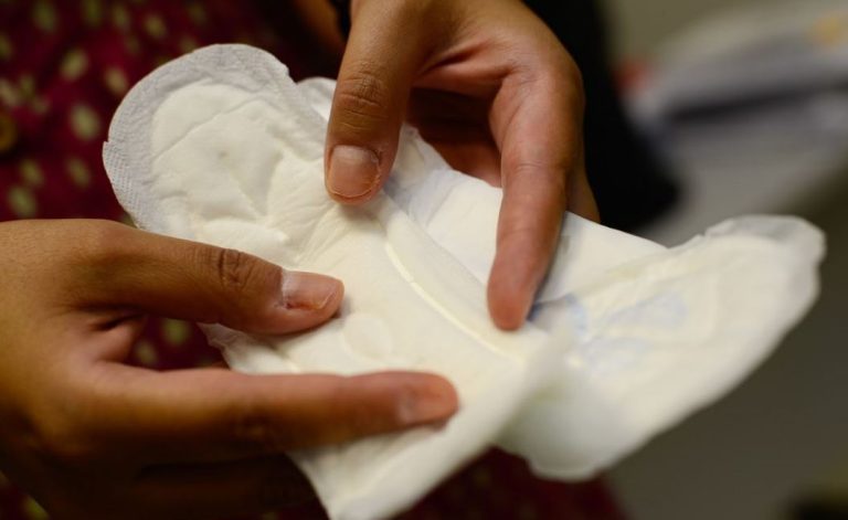 Novo programa garante distribuição gratuita de absorvente pelo SUS