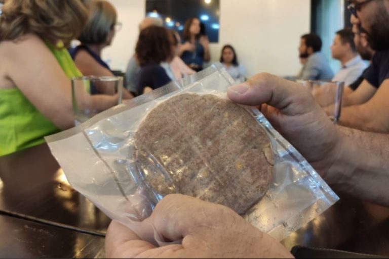 Cooperativa de agricultores apresentam produtos de “carne” de caju em Salvador