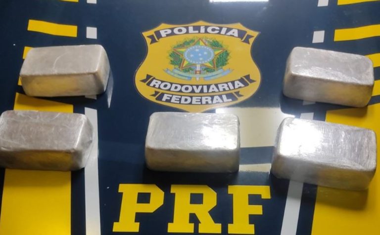 Mulher foi presa com 5kg de crack dentro de mala em Vitória da Conquista