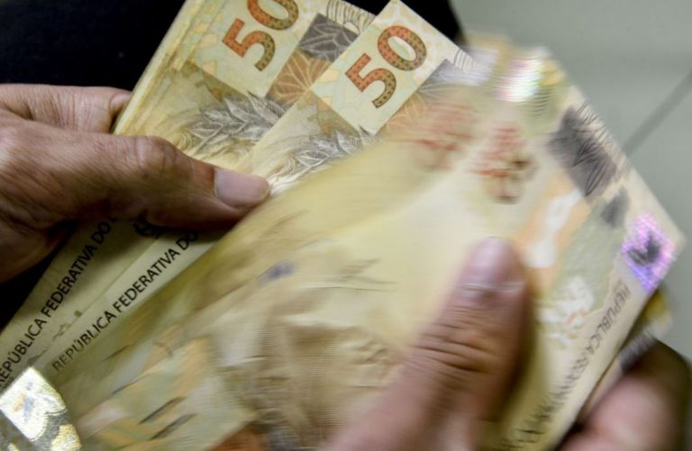 Caixa liberou abono salarial para nascidos em março e abril