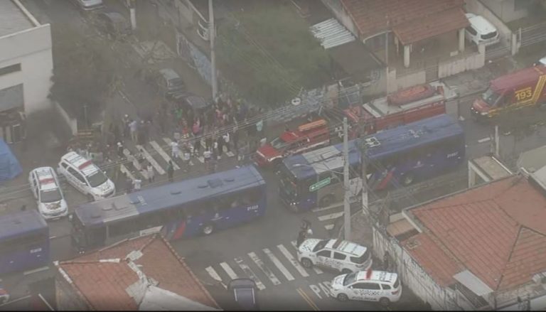 Adolescente mata professora e deixa quatro pessoas feridas em São Paulo