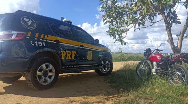 PRF recuperou carro e moto roubados durante ação em Barreiras e Vitória da Conquista