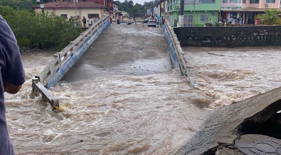 Chuva causou inundações em Santa Cruz de Cabrália