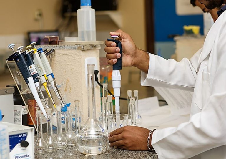 Uesb abre seleção para alunos especiais em Mestrado em Química