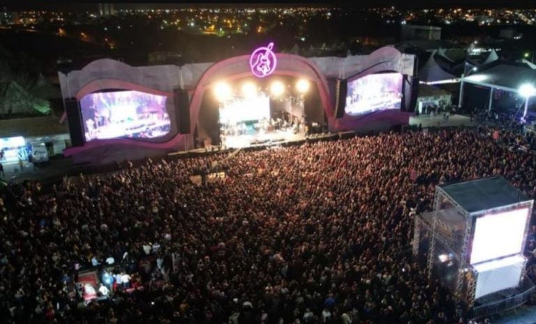 Shows de Thiaguinho e Léo Santana foram confirmados no Festival de Inverno Bahia 2023 em Vitória da Conquista