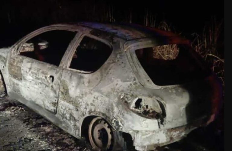 Carro carbonizado vitória da conquista