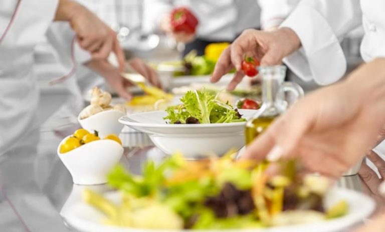 Vitória da Conquista abre inscrições para cursos de boas práticas para manipuladores de alimentos