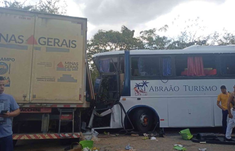 acidente janauba pindai onibus caminhão