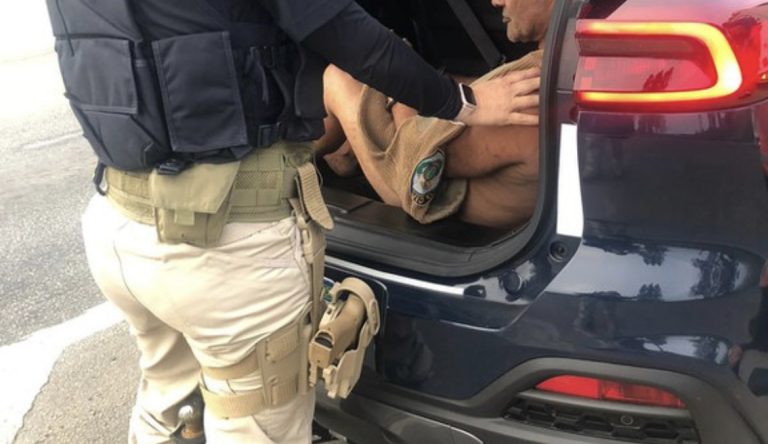 PRF resgatou homem que andava desorientado e nu pela BR-116 em Vitória da Conquista