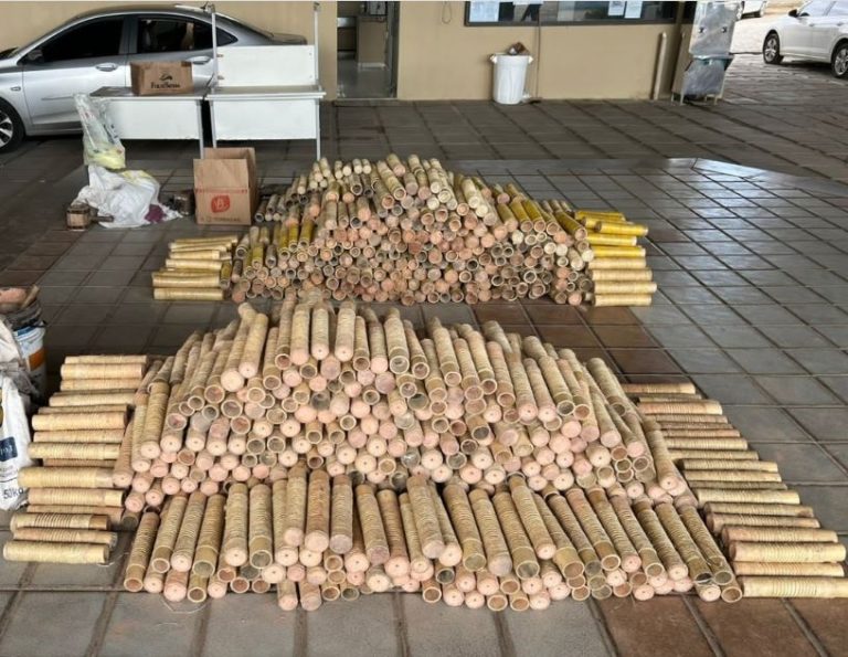 Duas fábricas clandestinas de espadas foram desmontadas na Bahia