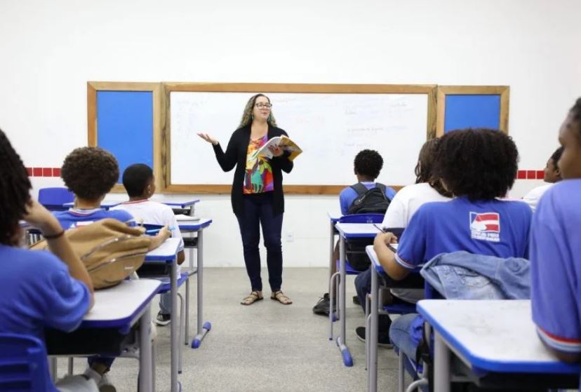 Estado publica lista de educadores contemplados com gratificação e progressão na carreira na Bahia