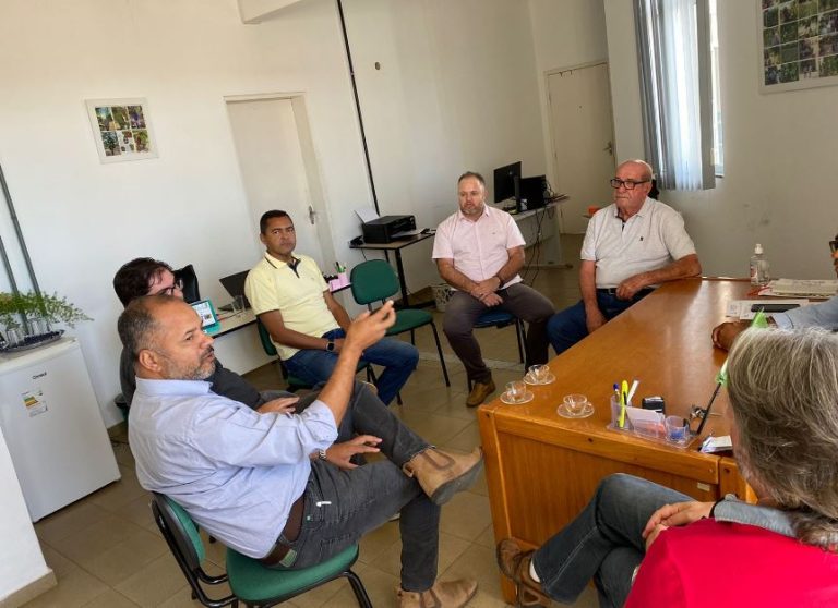 Gestores de Guanambi e Vitória da Conquista trocam experiência sobre selo de inspeção municipal