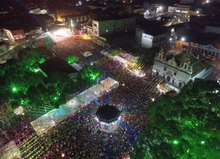 Banda dona do hit “Karolina vai no Chão” teve show suspenso pela Justiça na Bahia a pedido do MP